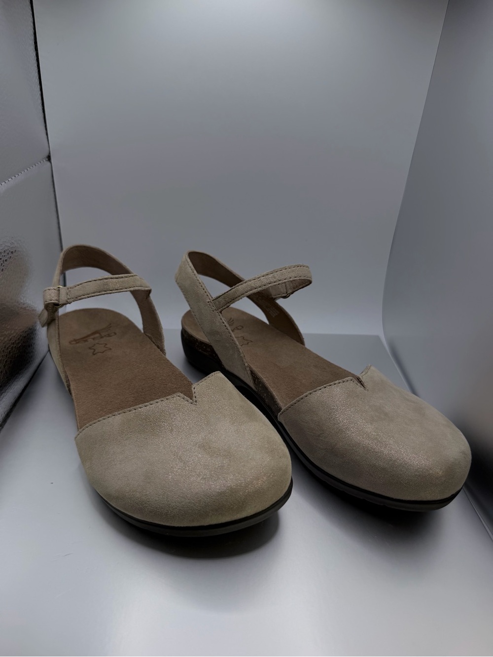 DANSKO ROWAN (WOMEN'S) - TAUPE MILLED NUBUCK - Picture 6 of 15